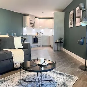 Central - 5 Min Walk From Beach And Pier And Within Walking Distance Of The Train Station - Sleeps Up To 6 Guests! Apartment Brighton