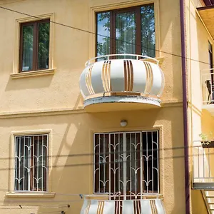 https://your-place-in-old-tbilisi-liberty-square.alltbilisihotels.com