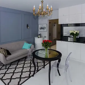https://charming-studio-in-the-center.hotels-of-kiev.com