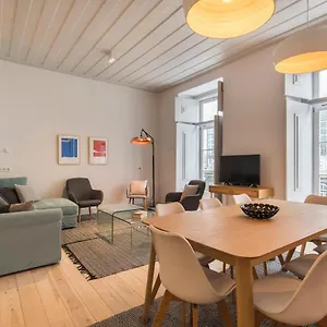 Lovelystay - Charming 3 Bedroom Wonder Downtown Apartment Lisbon